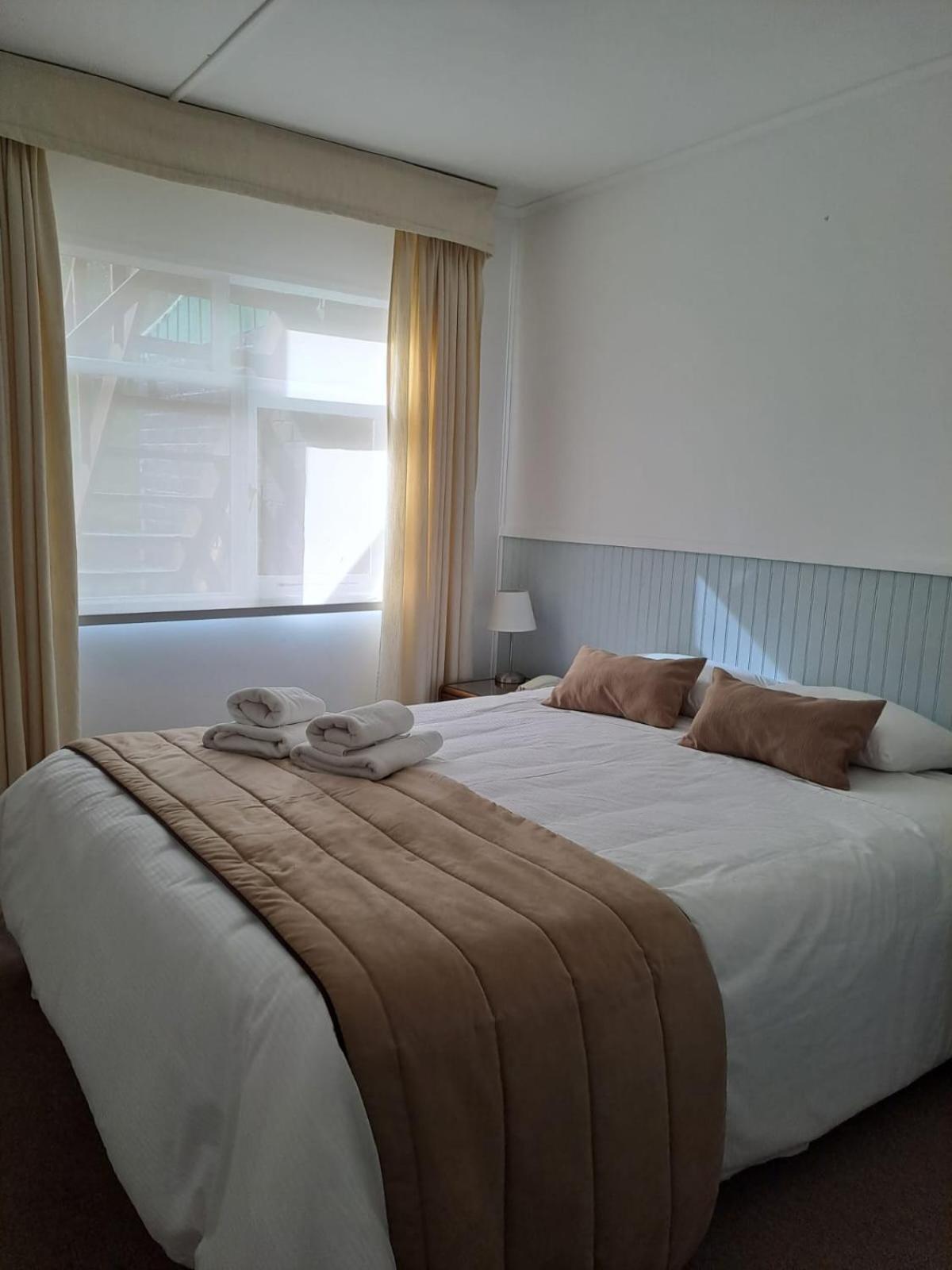 Hotel Capitan Eberhard Puerto Natales Exteriör bild